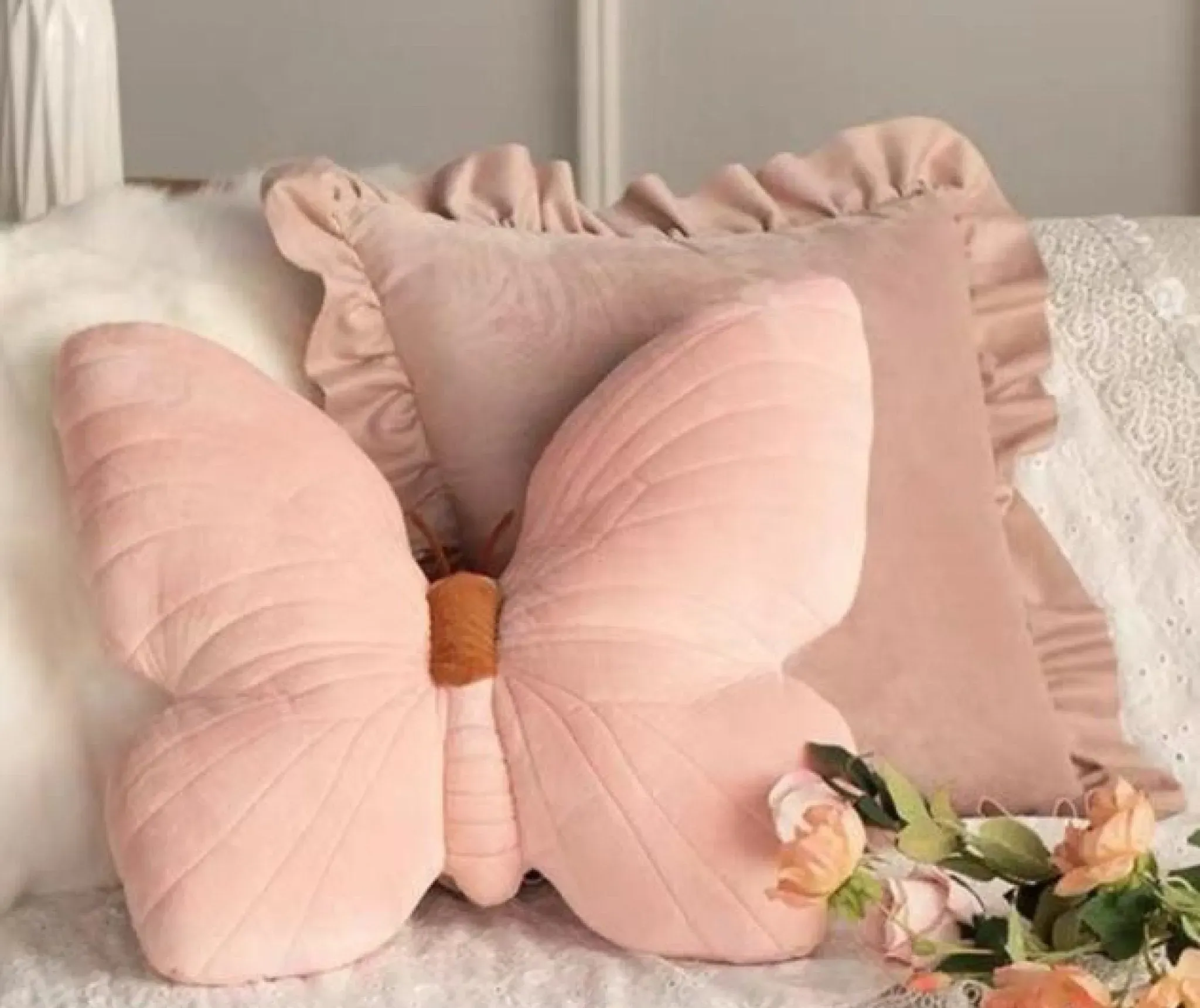 Pembe Kelebek Yastık