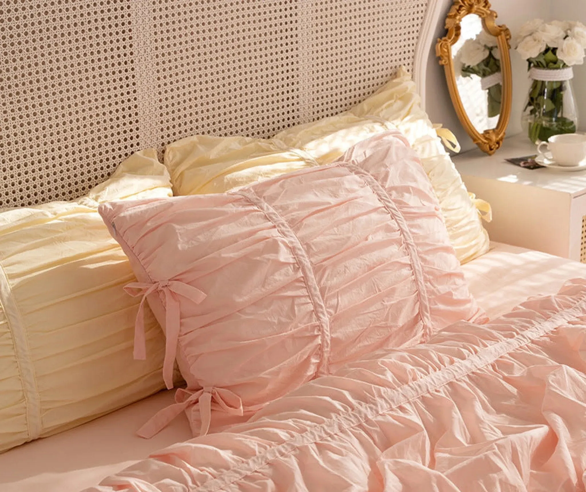 Coquette Kurdele Bağcıklı Yastık Kılıfı / Pembe