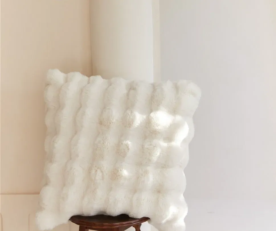 Tüylü Peluş Kare Yastık / Beyaz